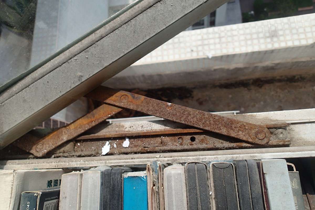 Photo: 1生銹窗鉸.jpg