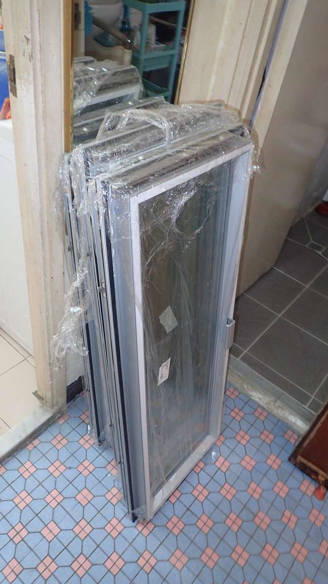 Photo: 1銀白鋁色-鋁窗.jpg